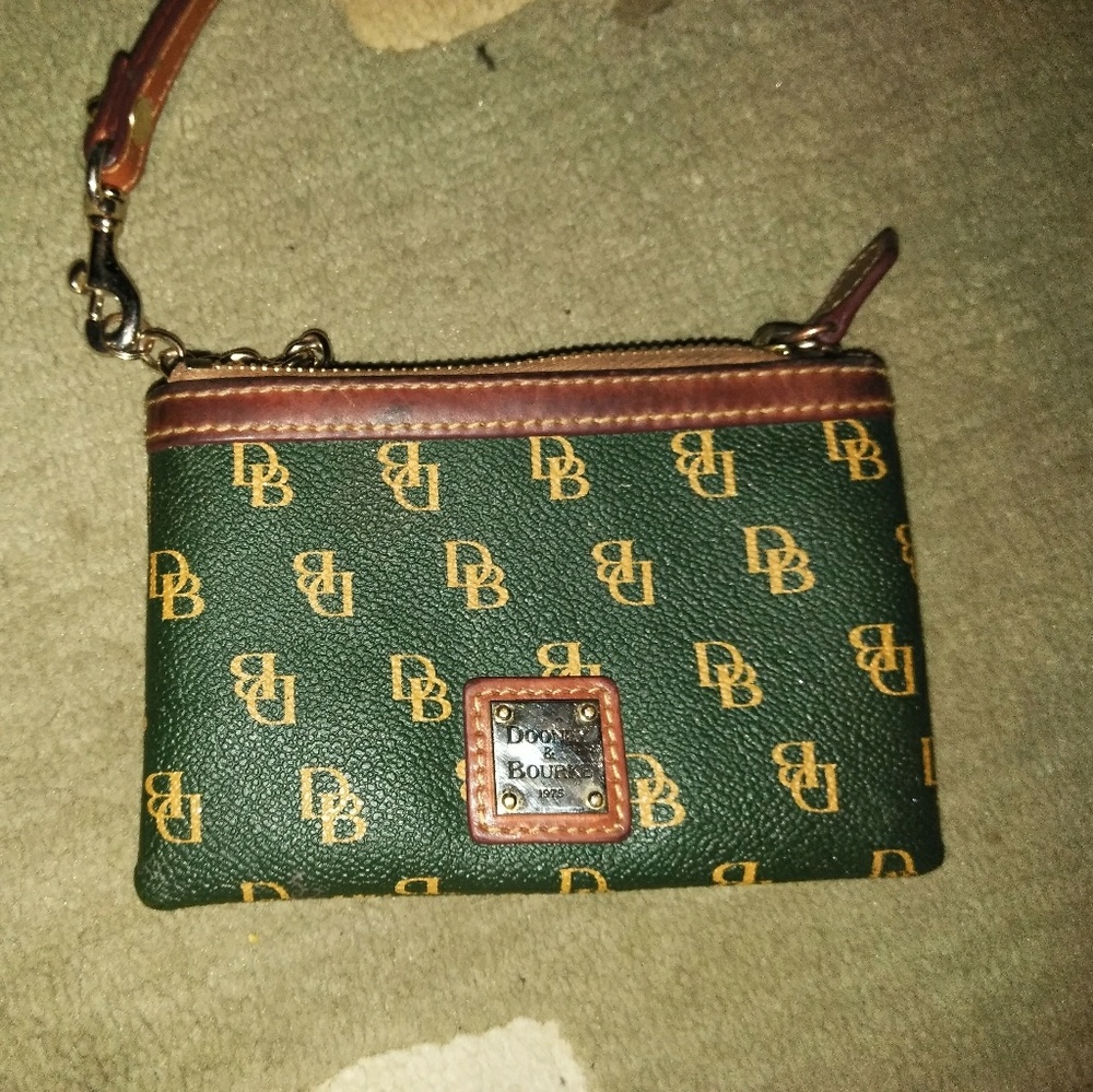 Dooney & Bouke wristlet